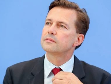 O Γερμανός κυβερνητικός εκπρόσωπος αποκάλυψε ότι το Βερολίνο ενημερωνόταν διαξοδικά για τις διπραγματεύσεις στο Σκοπιανό
